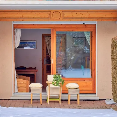 Petite Jardin: Via Des Traz B *
